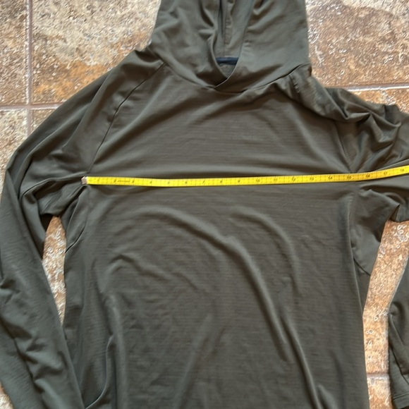 Men’s lululemon long sleeve performance hoodie. Size medium. Dark green - Picture 4 of 6